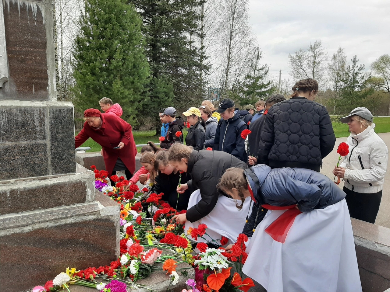 МИТИНГ "НЕ ГАСНЕТ ПАМЯТИ ОГОНЬ".